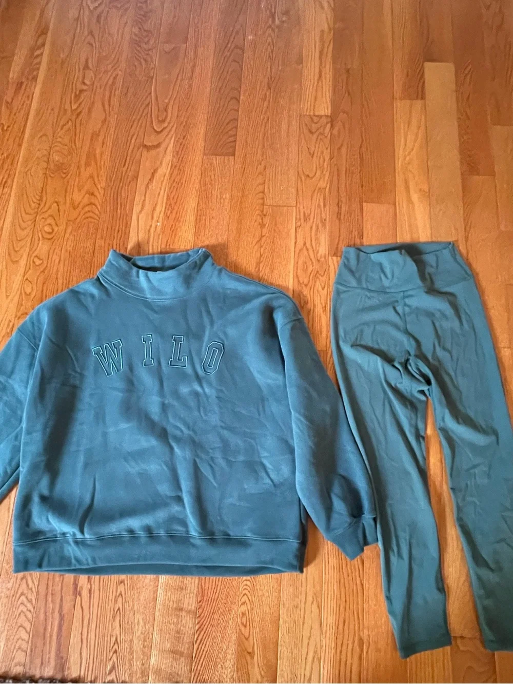 NWT Wilo The Label Teal Green Funnel Neck Sweatshirt & Legging Set Size Medium